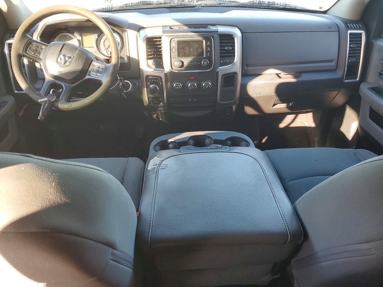 2018 RAM 1500 SLT photo 8