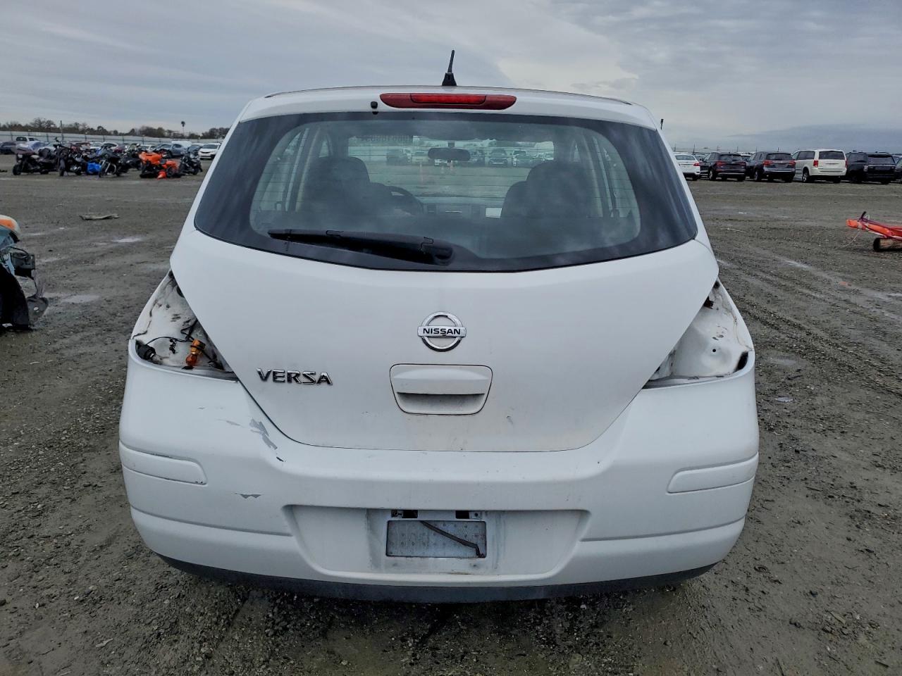 2011 NISSAN VERSA S photo 6