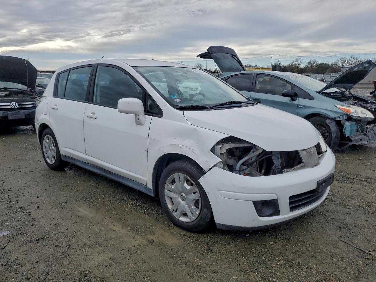 2011 NISSAN VERSA S photo 4