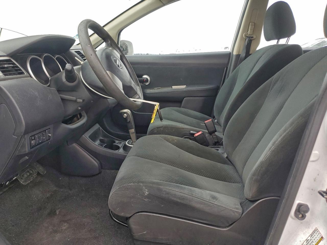 2011 NISSAN VERSA S photo 7