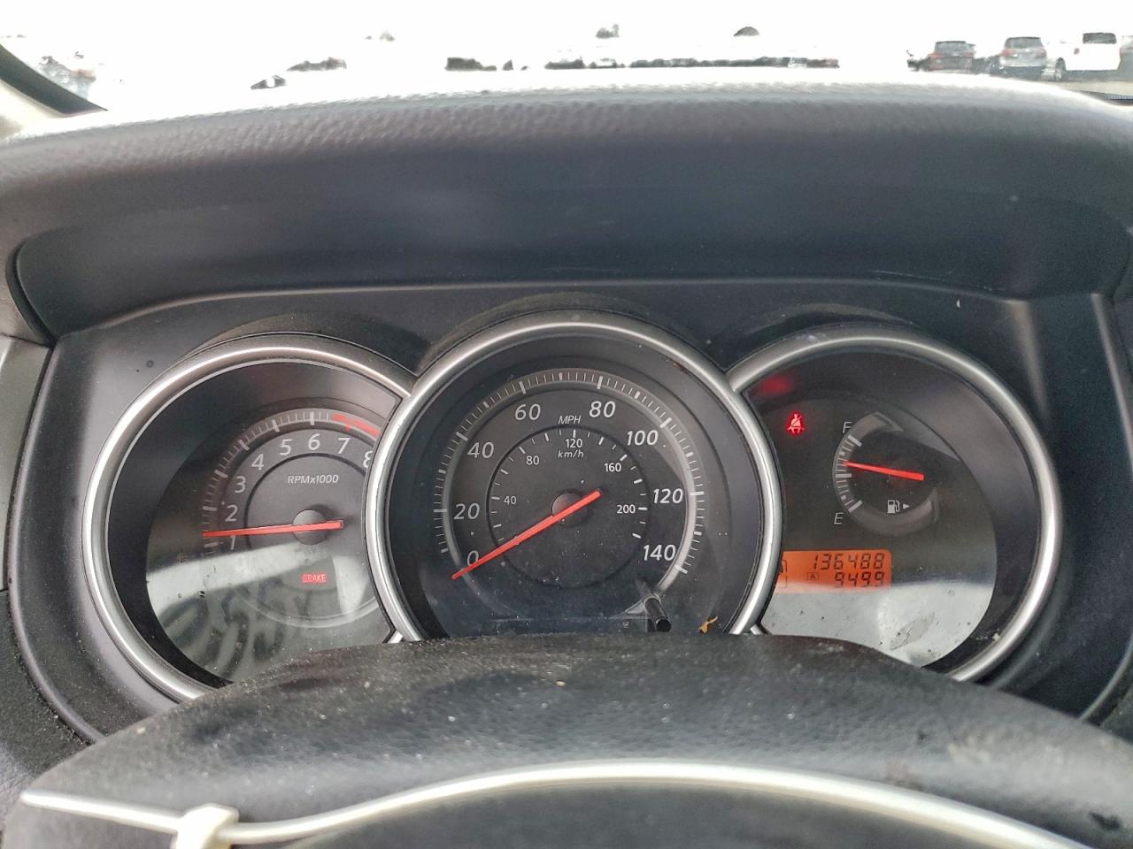 2011 NISSAN VERSA S photo 9
