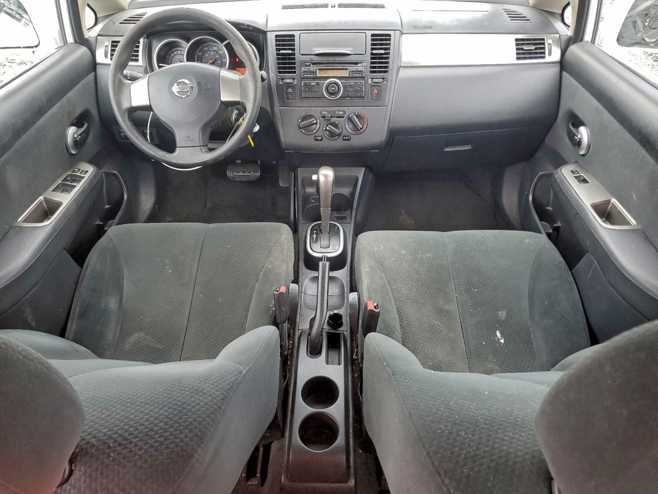 2011 NISSAN VERSA S photo 8