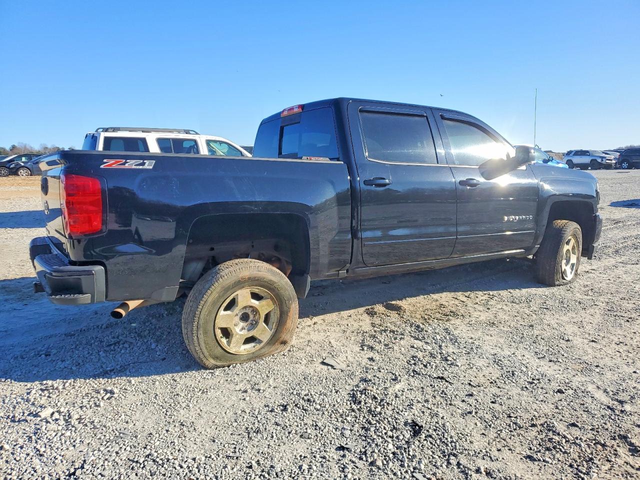 2016 CHEVROLET SILVERADO K1500 LT photo 3