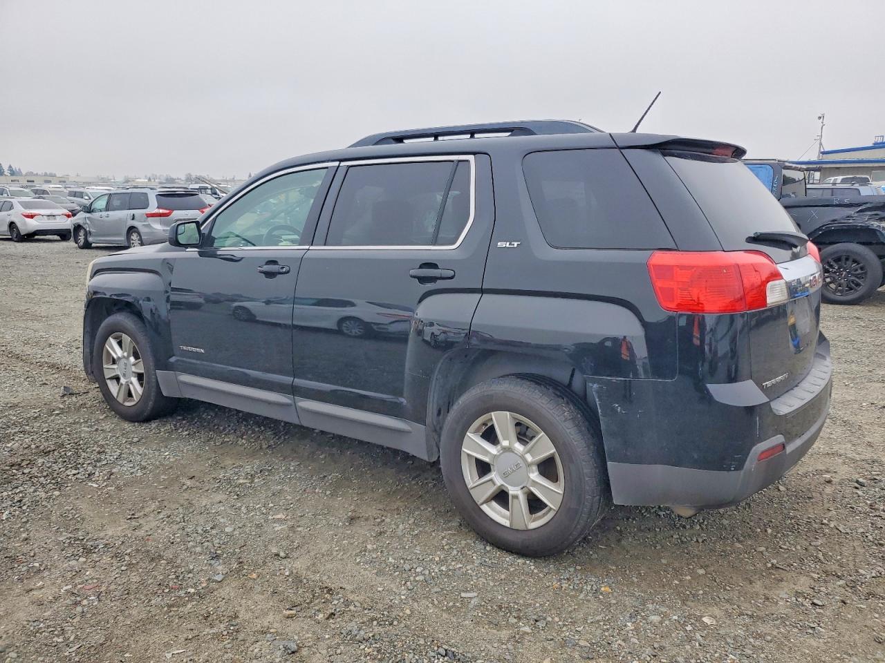 2013 GMC TERRAIN SLT photo 2