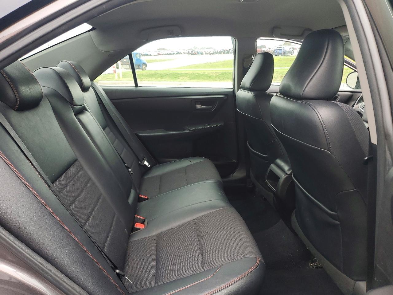 2017 TOYOTA CAMRY LE photo 10
