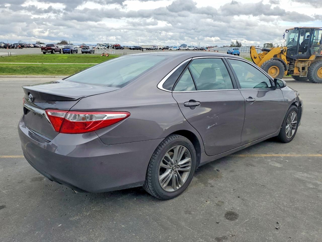 2017 TOYOTA CAMRY LE photo 3