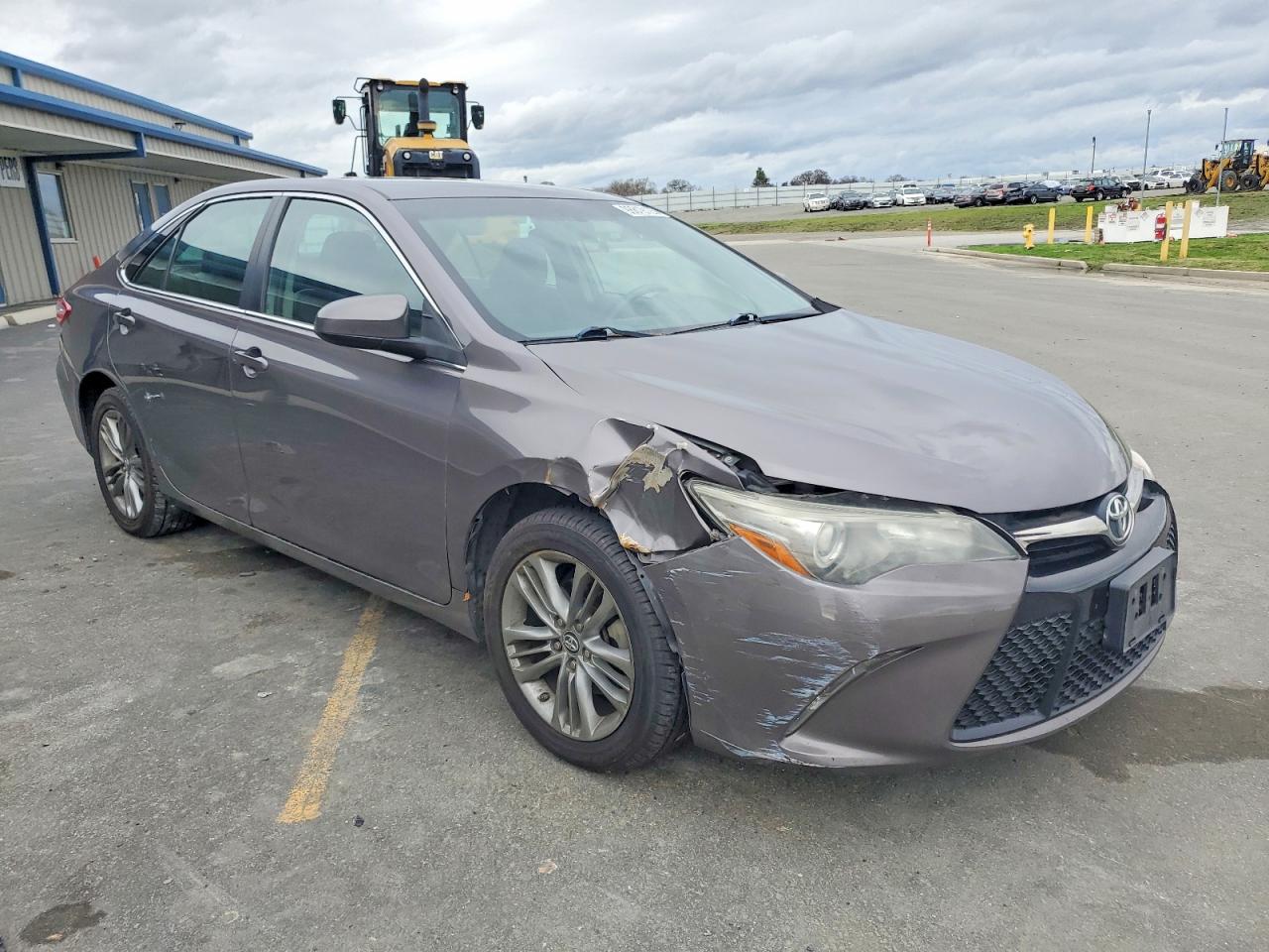2017 TOYOTA CAMRY LE photo 4