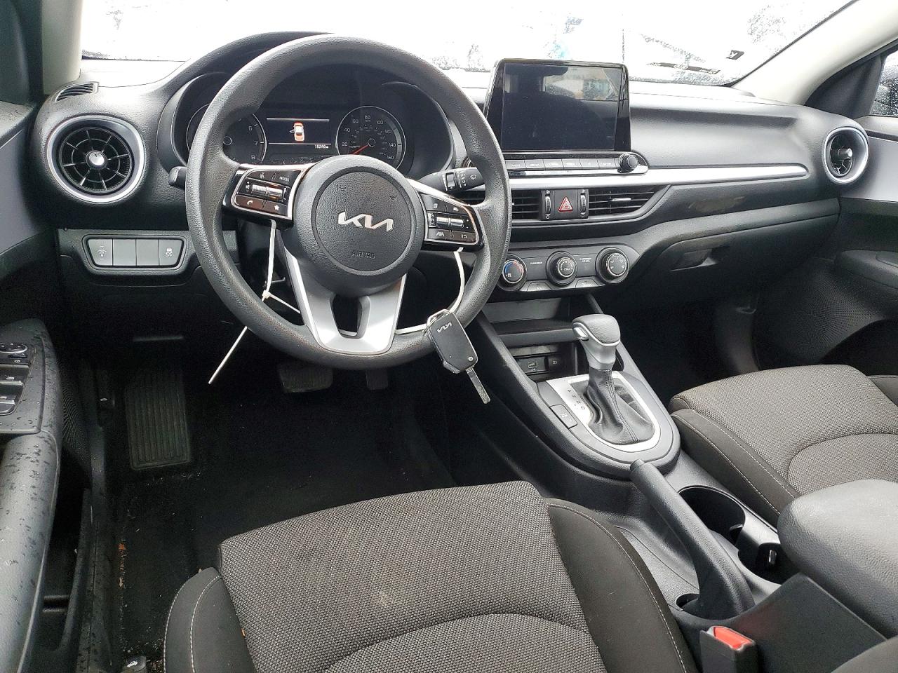 2024 KIA FORTE LX photo 8