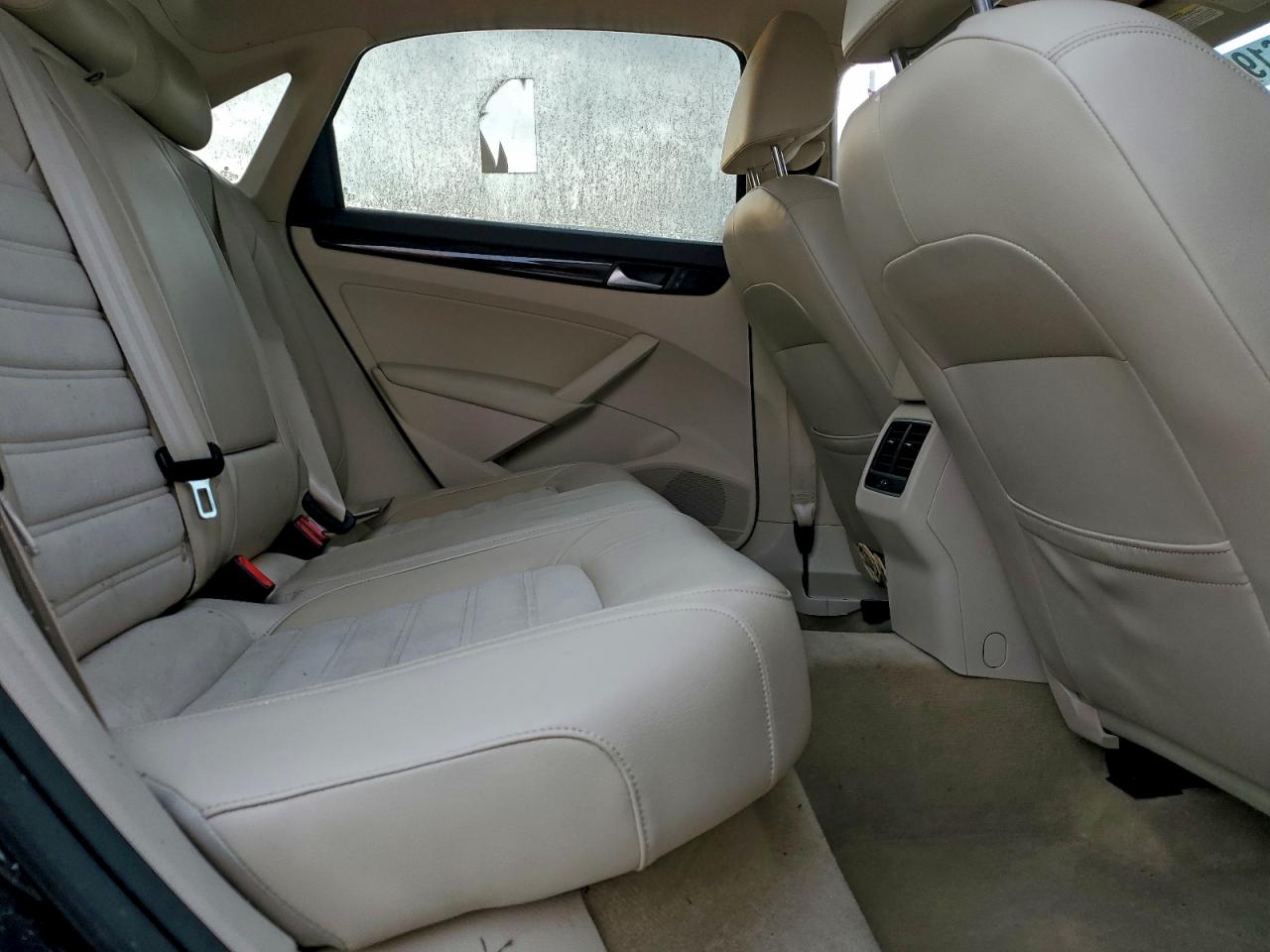 2014 VOLKSWAGEN PASSAT SEL photo 10