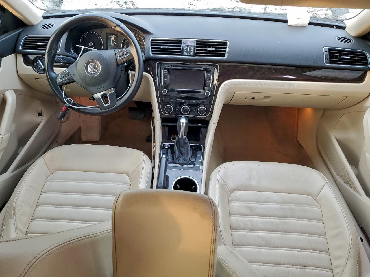 2014 VOLKSWAGEN PASSAT SEL photo 8
