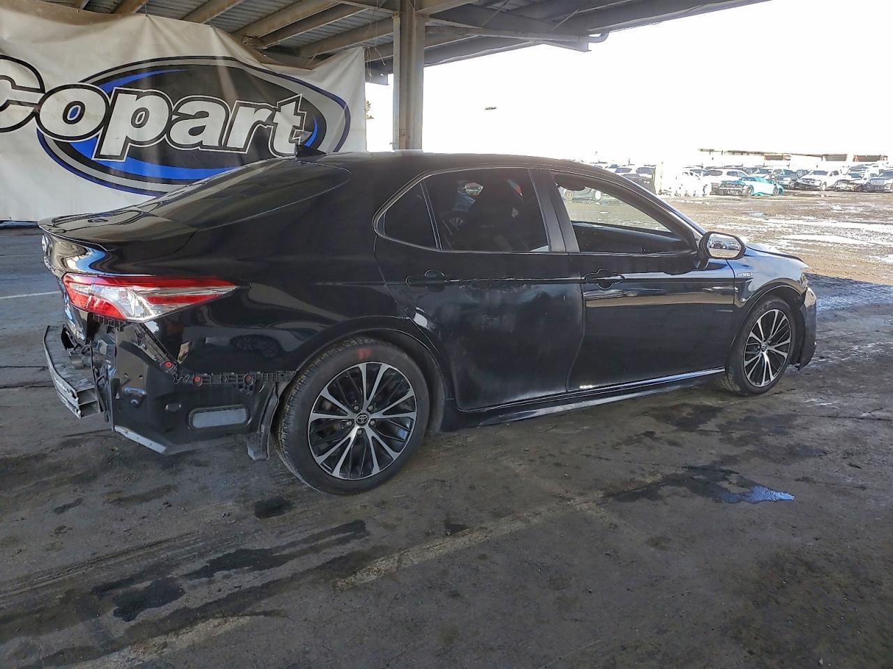 2020 TOYOTA CAMRY SE photo 3