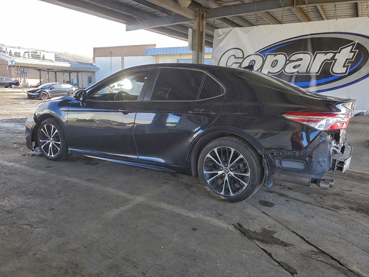 2020 TOYOTA CAMRY SE photo 2