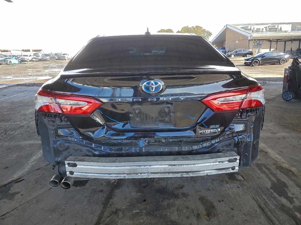 2020 TOYOTA CAMRY SE photo 6