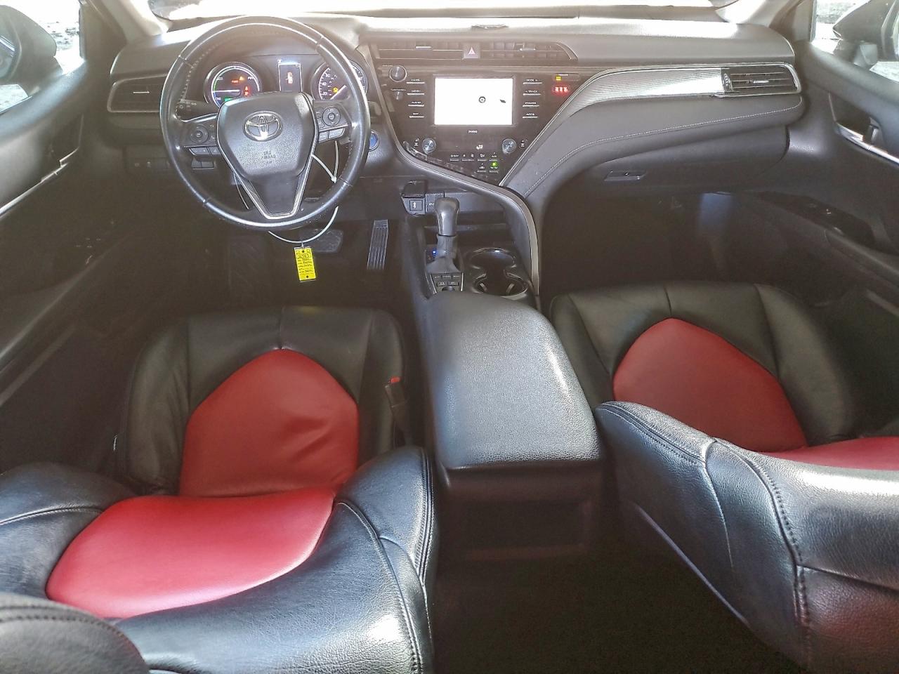 2020 TOYOTA CAMRY SE photo 8