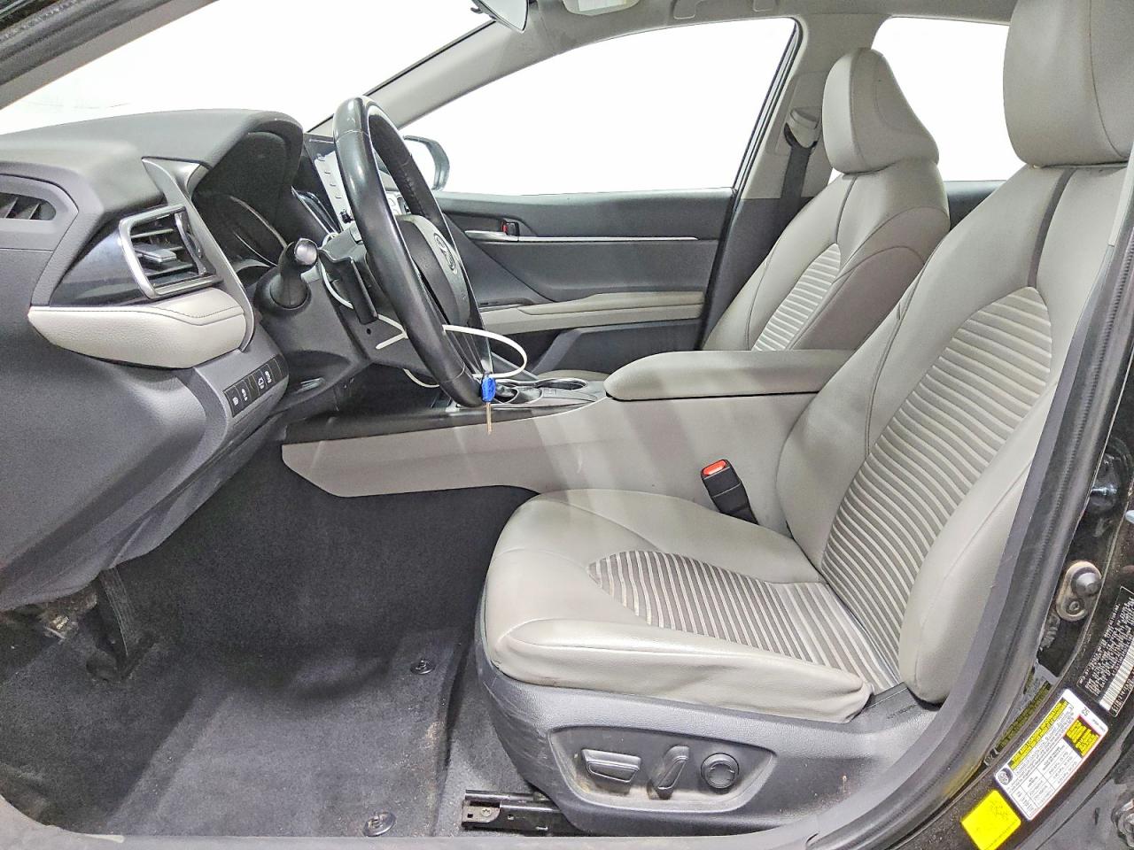 2023 TOYOTA CAMRY SE NIGHT SHADE photo 7