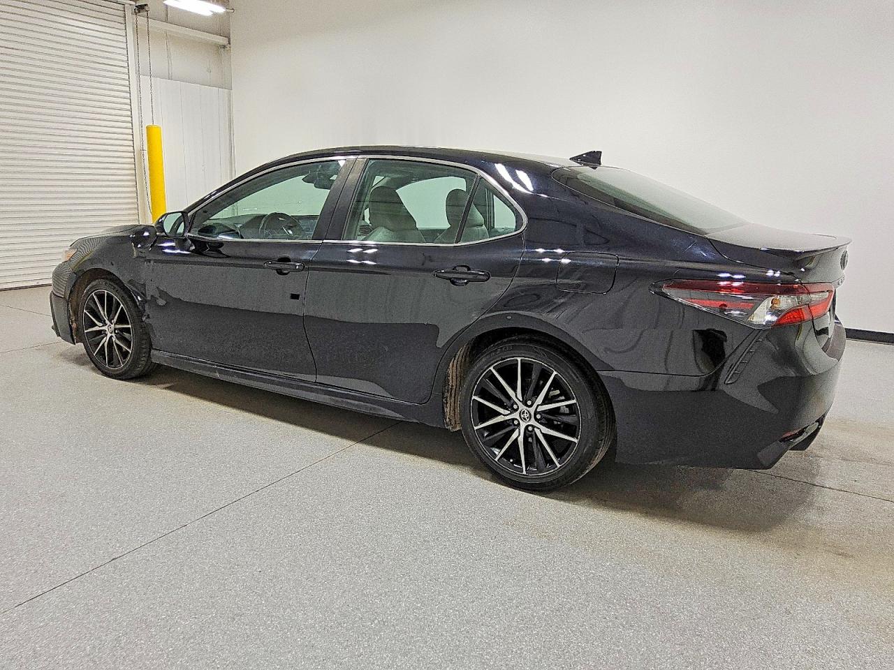 2023 TOYOTA CAMRY SE NIGHT SHADE photo 2