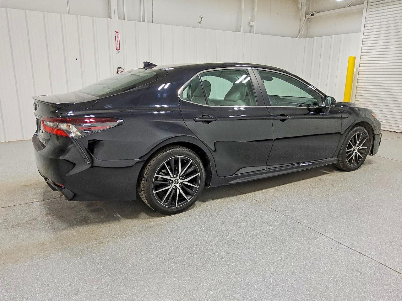 2023 TOYOTA CAMRY SE NIGHT SHADE photo 3