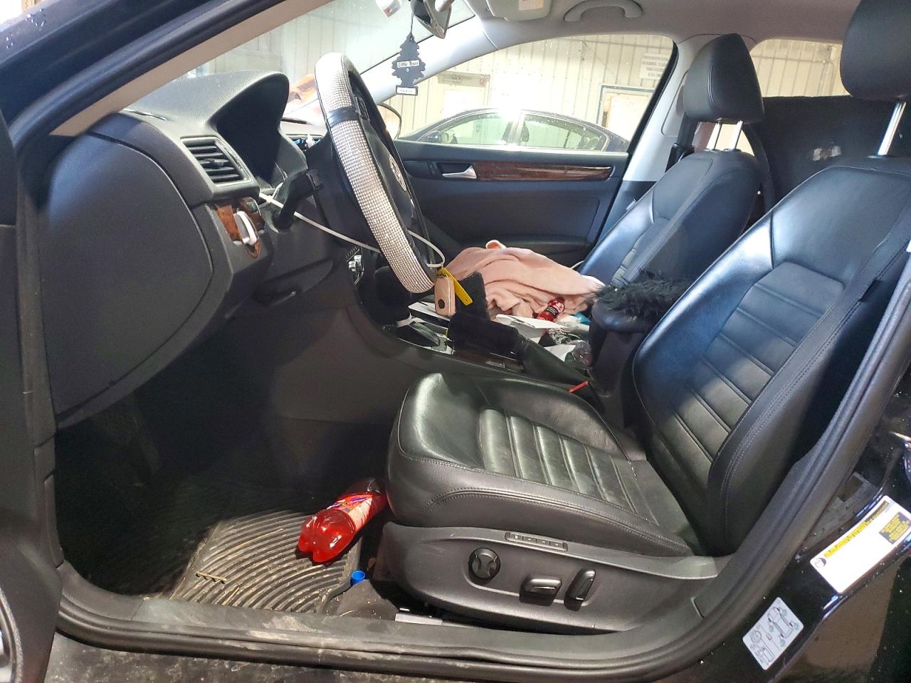 2012 VOLKSWAGEN PASSAT SEL photo 7