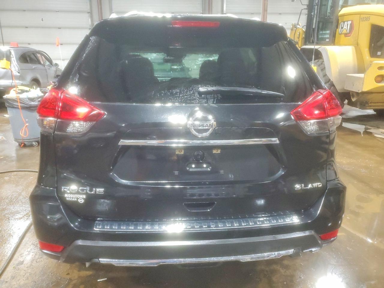 2017 NISSAN ROGUE SV photo 6