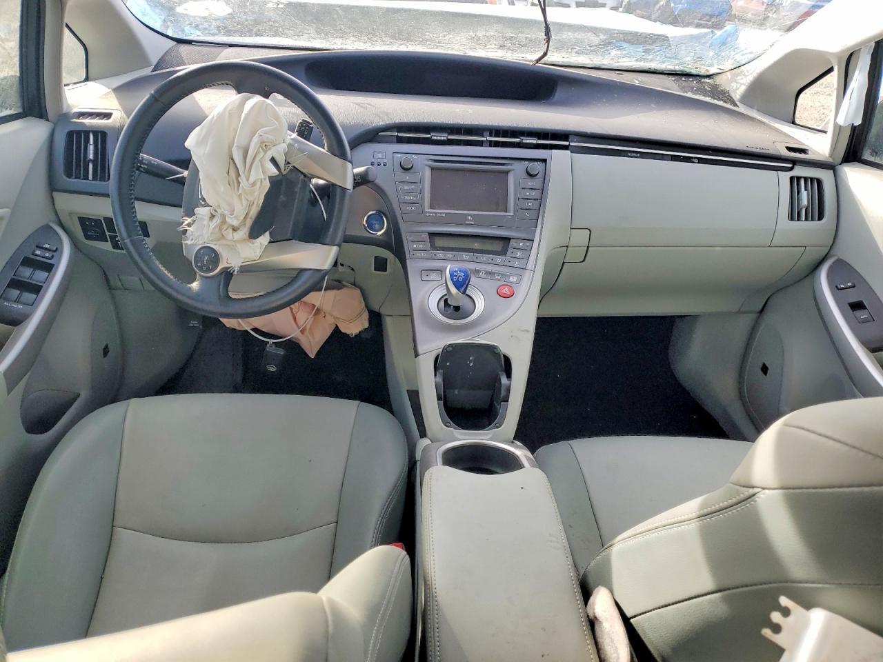 2013 TOYOTA PRIUS photo 8