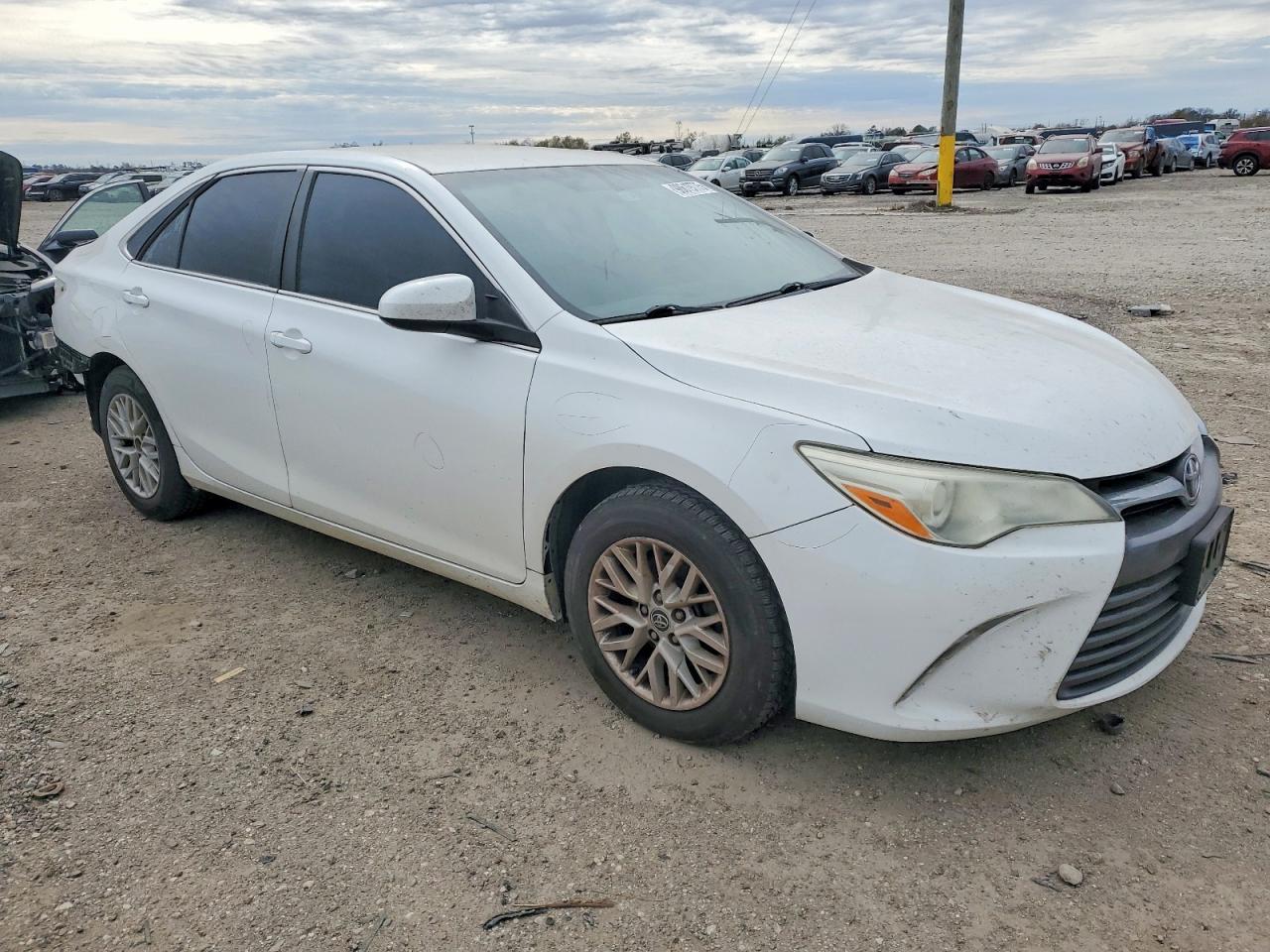2016 TOYOTA CAMRY LE photo 4