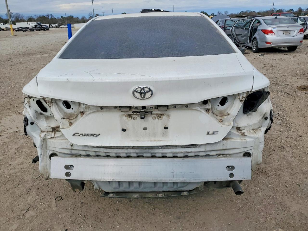 2016 TOYOTA CAMRY LE photo 6