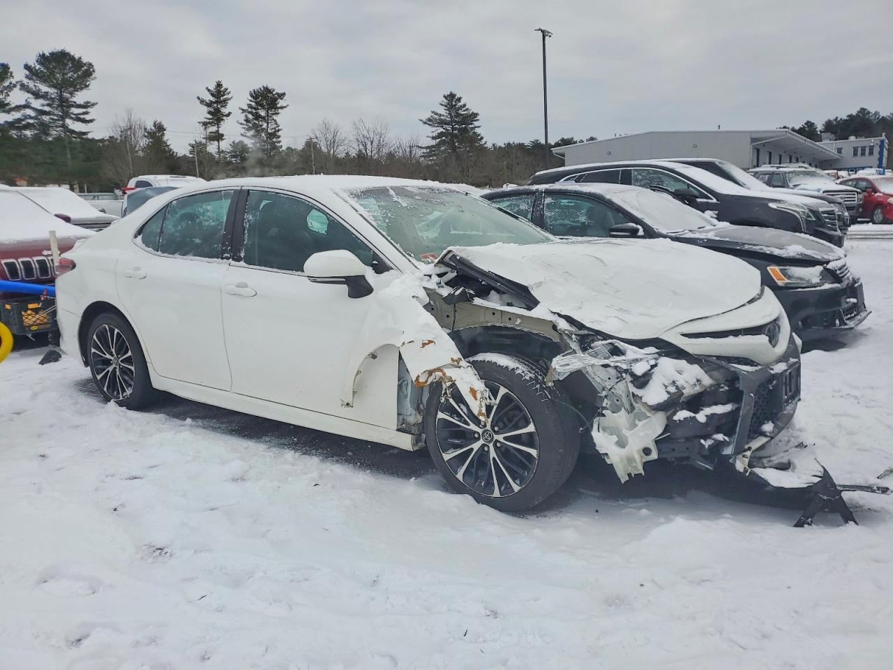 2018 TOYOTA CAMRY L photo 4