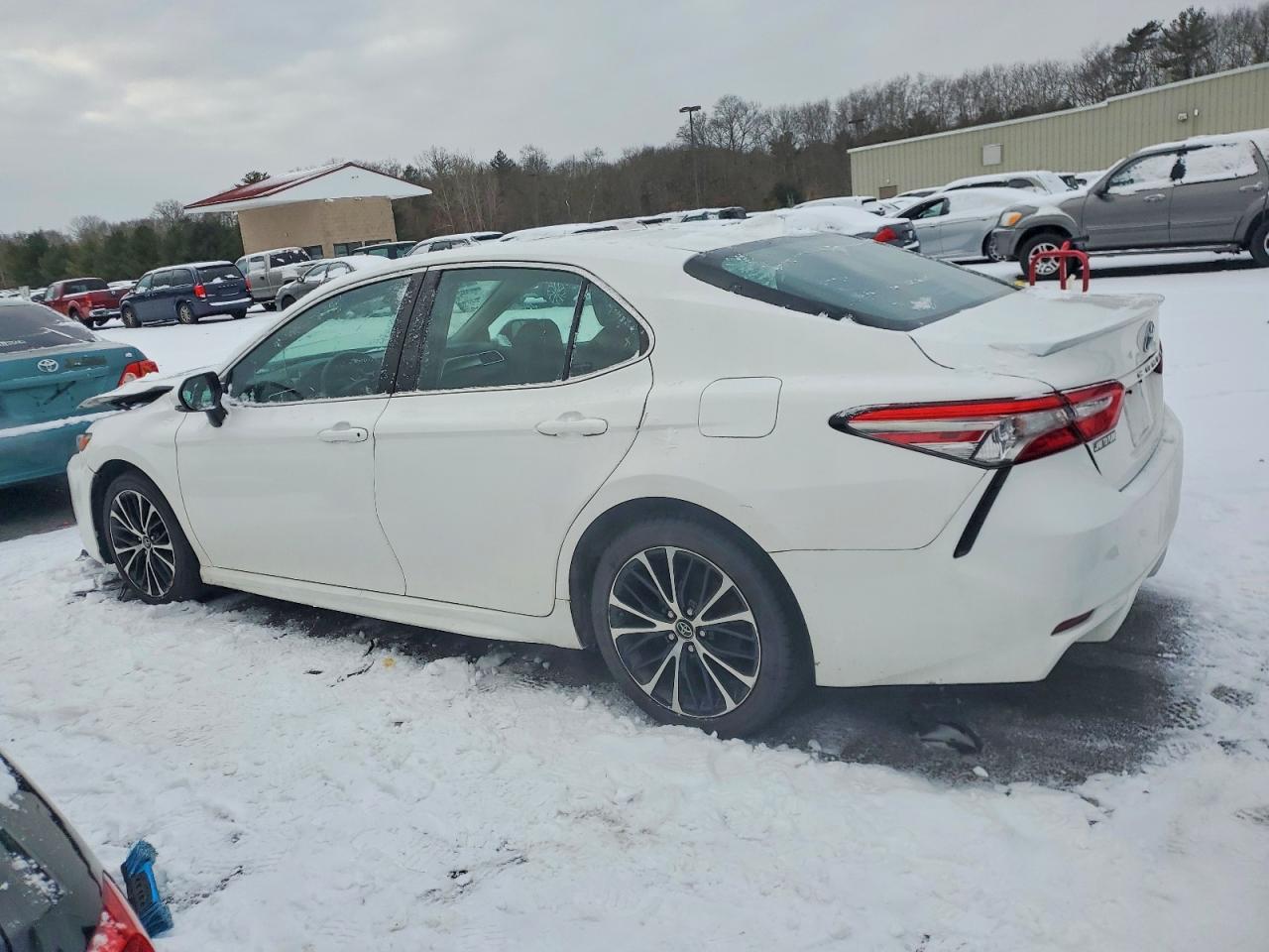 2018 TOYOTA CAMRY L photo 2