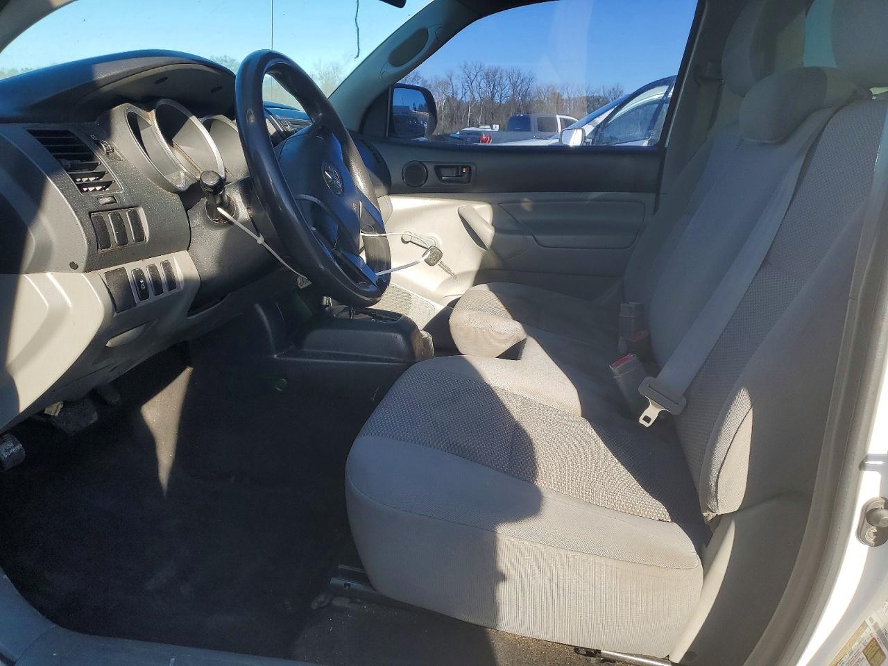 2013 TOYOTA TACOMA photo 7