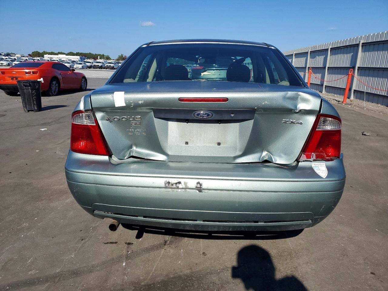 2005 FORD FOCUS ZX4 photo 6