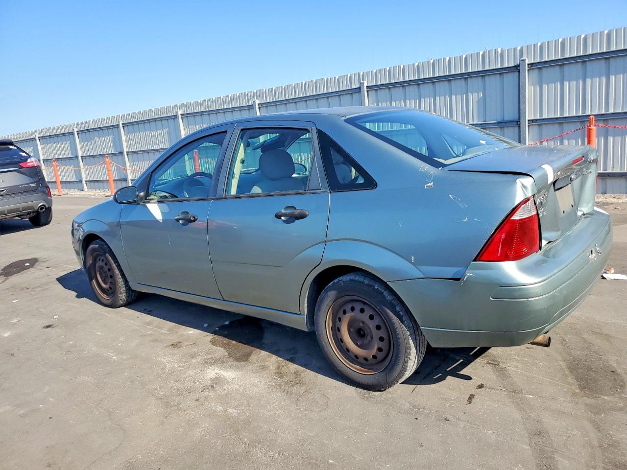 2005 FORD FOCUS ZX4 photo 2