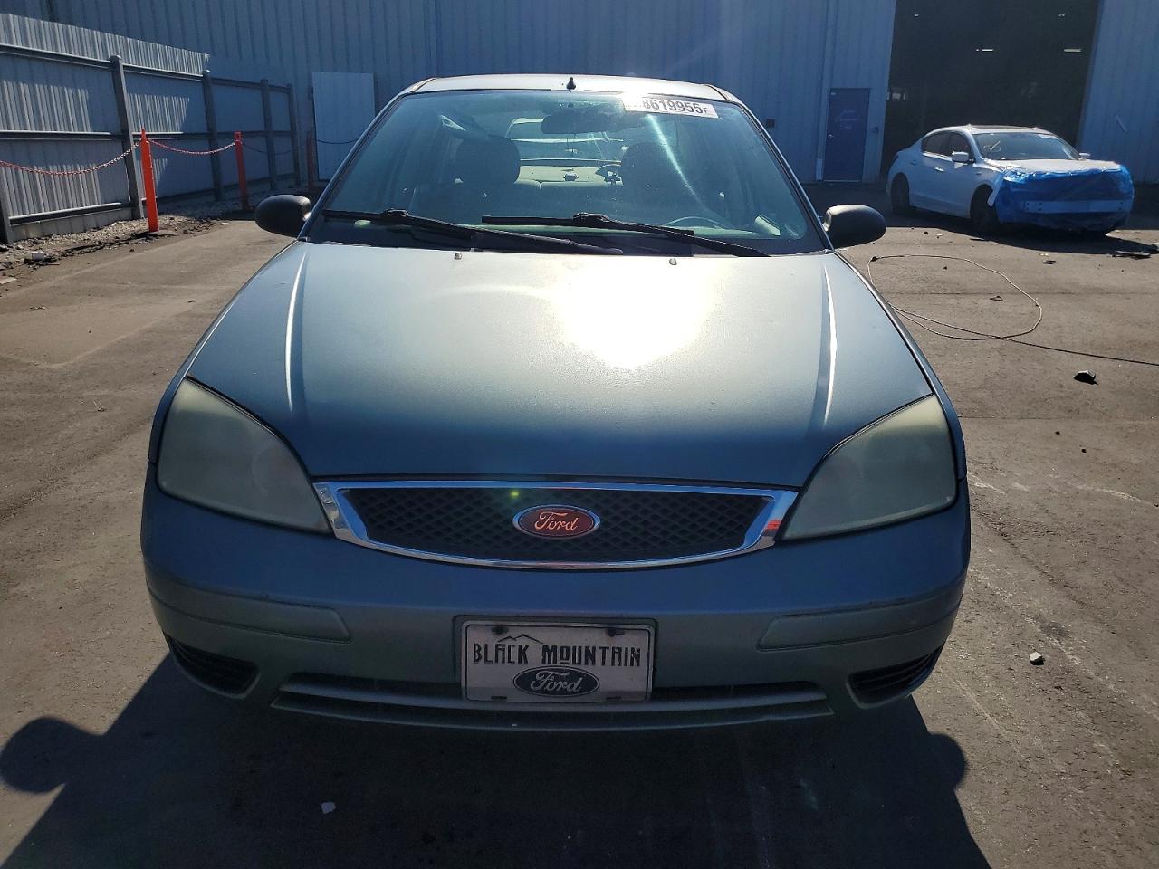 2005 FORD FOCUS ZX4 photo 5