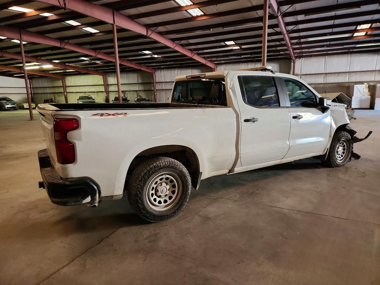 2020 CHEVROLET SILVERADO K1500 photo 3