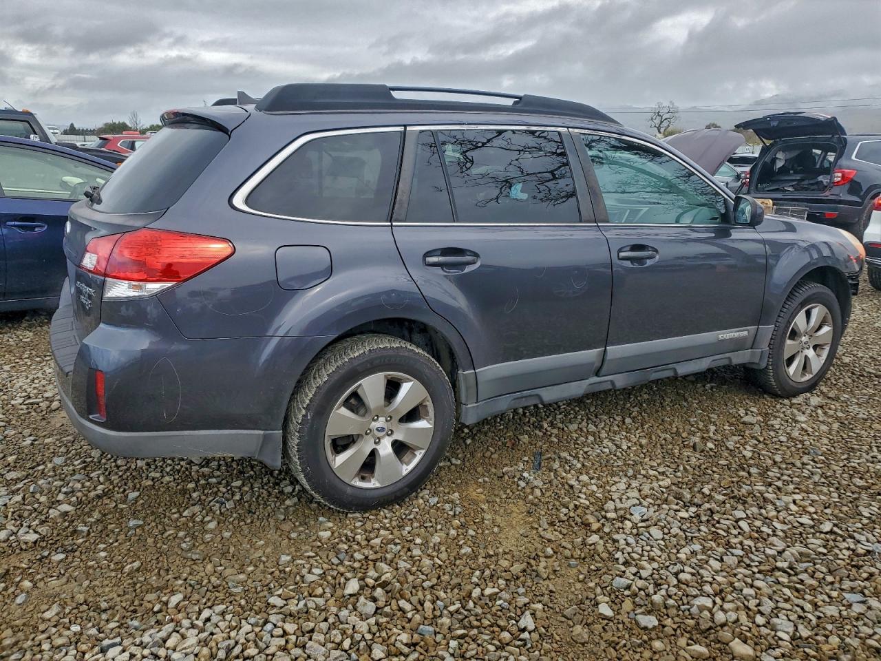 2012 SUBARU OUTBACK 3.6R LIMITED photo 3