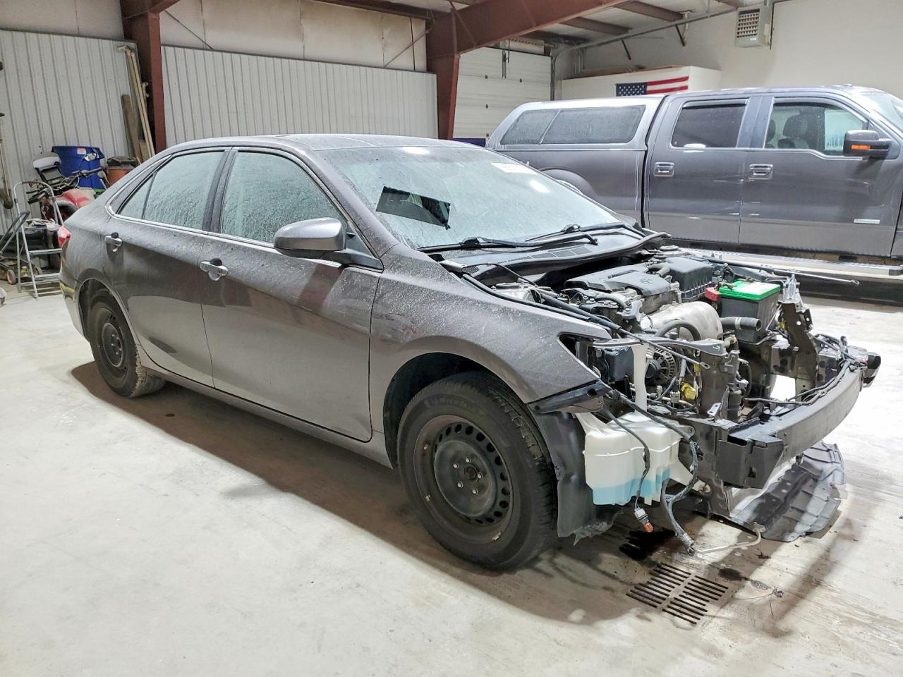 2015 TOYOTA CAMRY LE photo 4