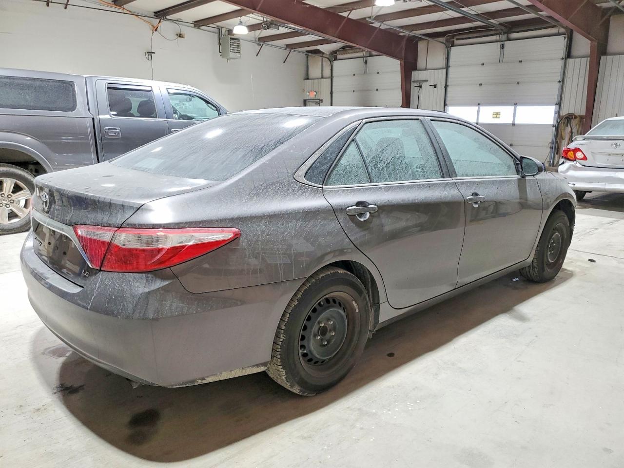 2015 TOYOTA CAMRY LE photo 3