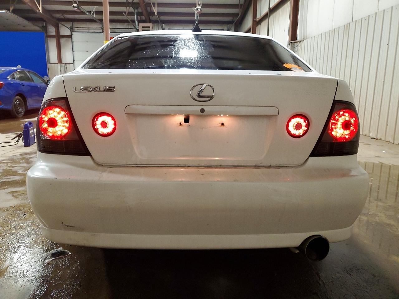 2003 LEXUS IS 300 photo 6