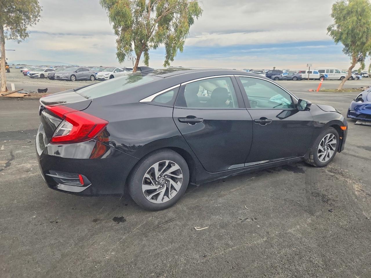 2017 HONDA CIVIC EX photo 3