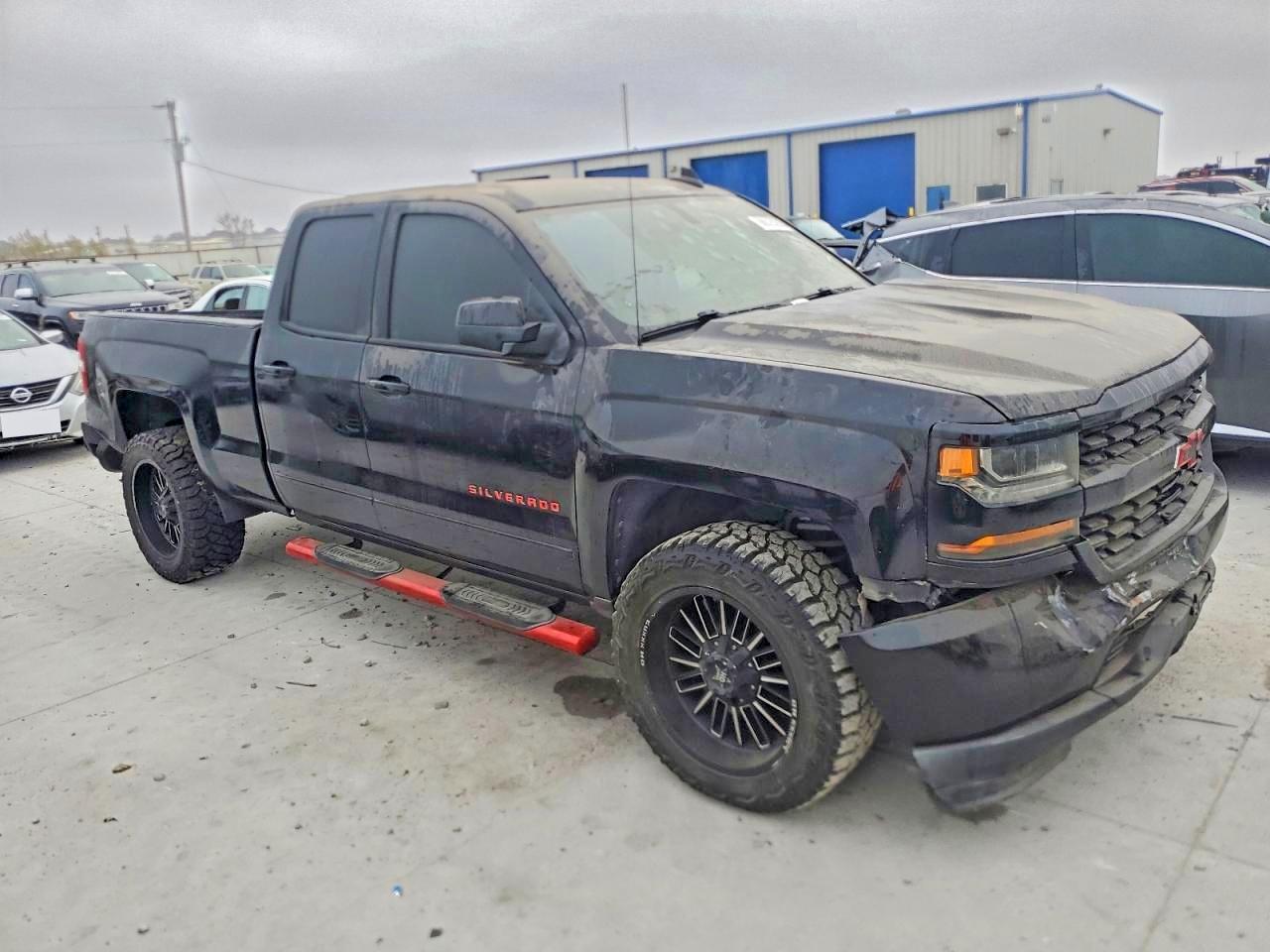 2018 CHEVROLET SILVERADO C1500 LT photo 4