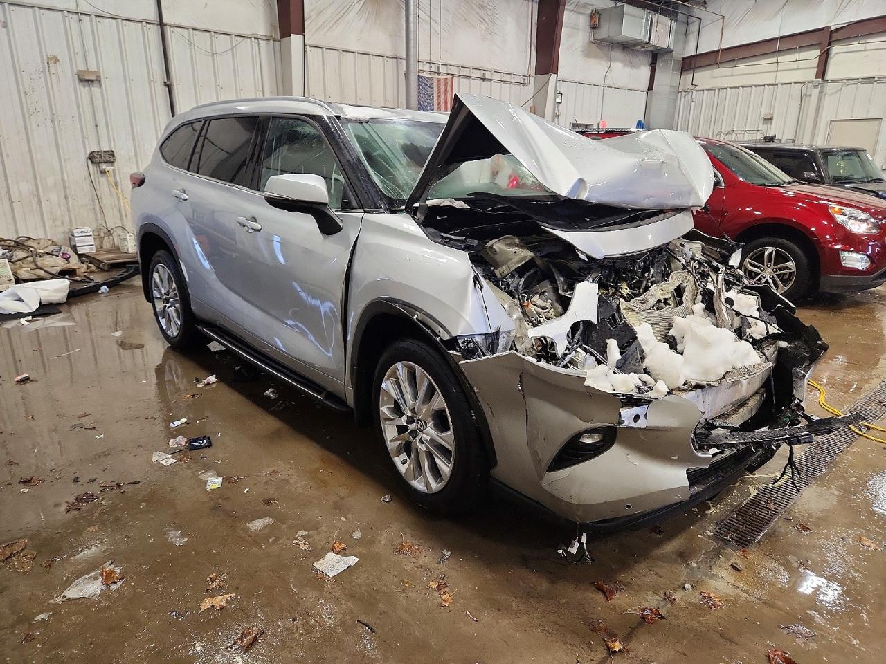2024 TOYOTA HIGHLANDER LE photo 4