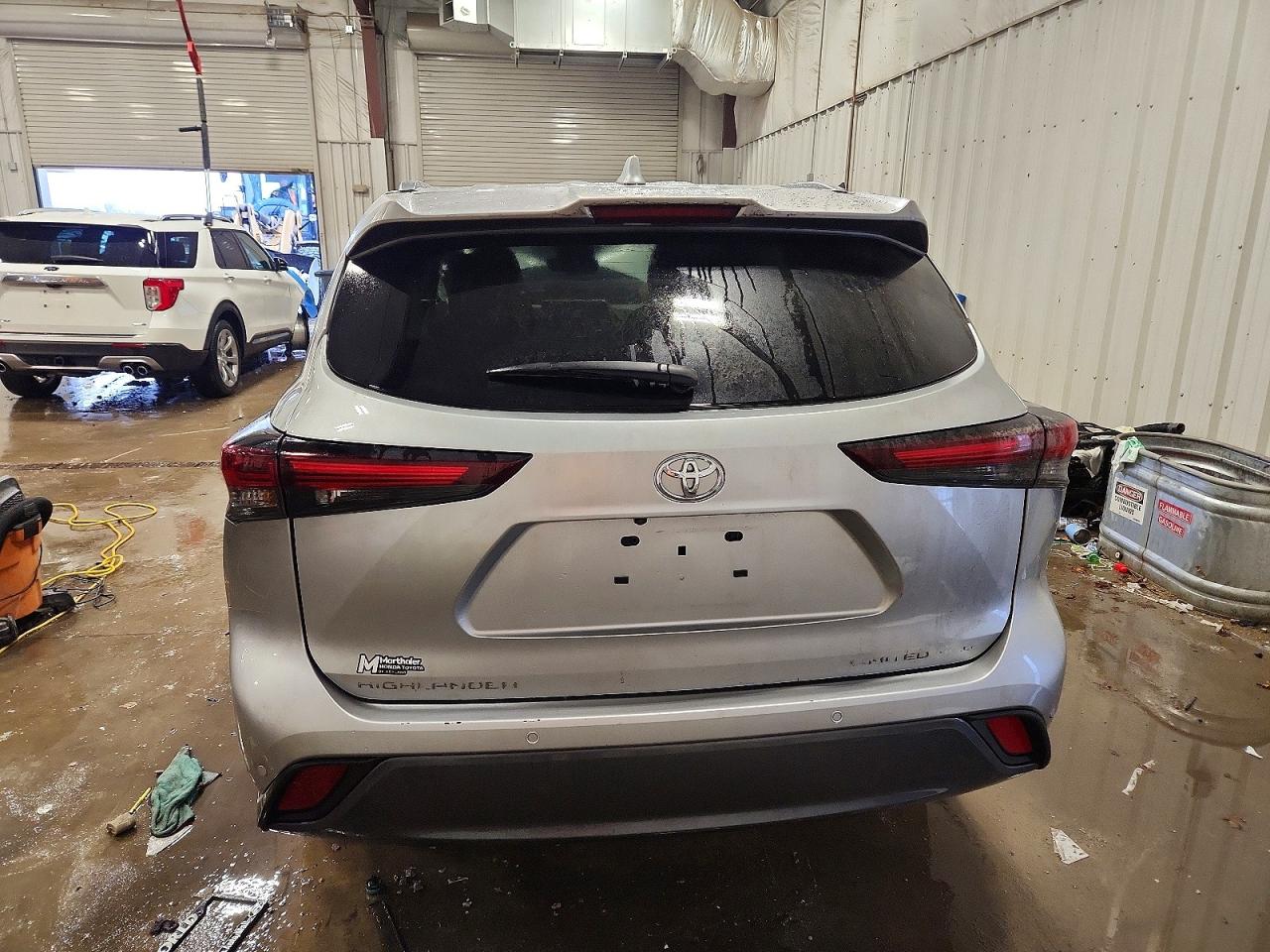 2024 TOYOTA HIGHLANDER LE photo 6