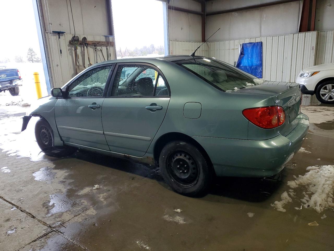 2005 TOYOTA COROLLA CE photo 2