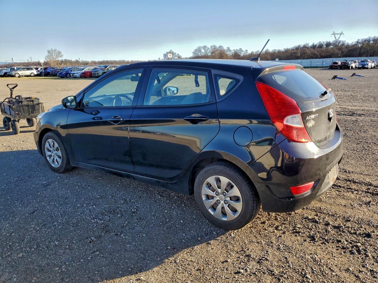 2017 HYUNDAI ACCENT SE photo 2