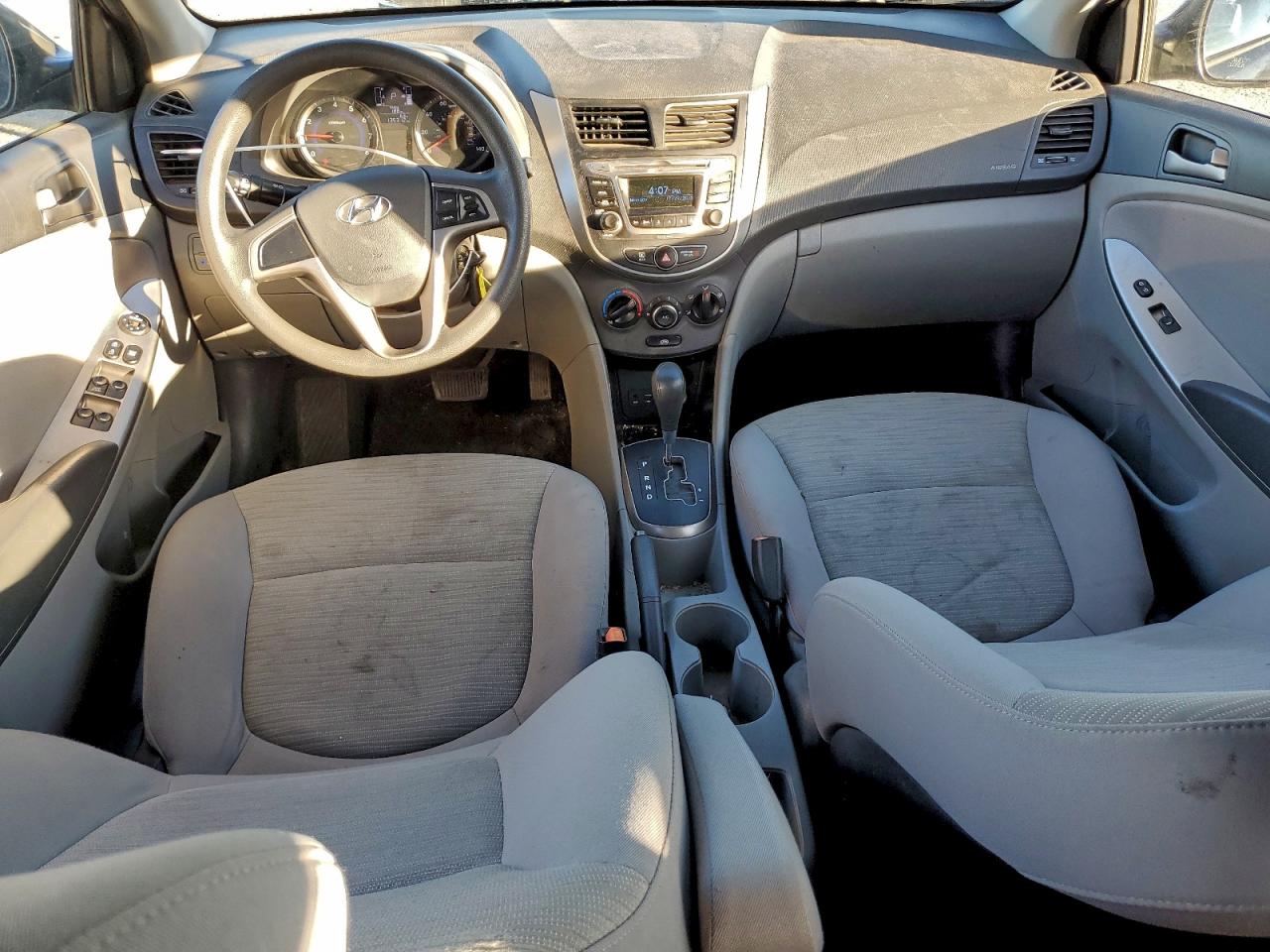 2017 HYUNDAI ACCENT SE photo 8