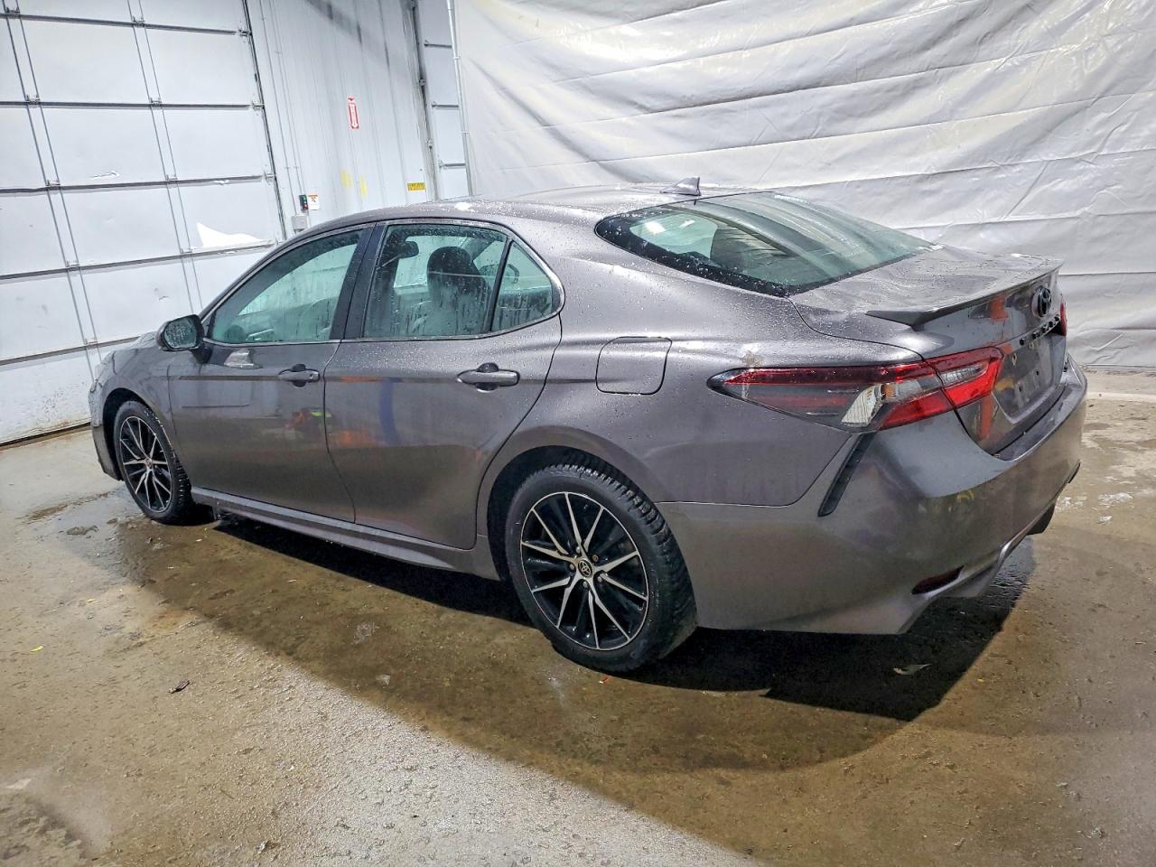 2021 TOYOTA CAMRY SE photo 3