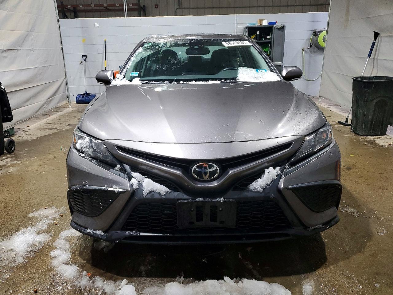 2021 TOYOTA CAMRY SE photo 9