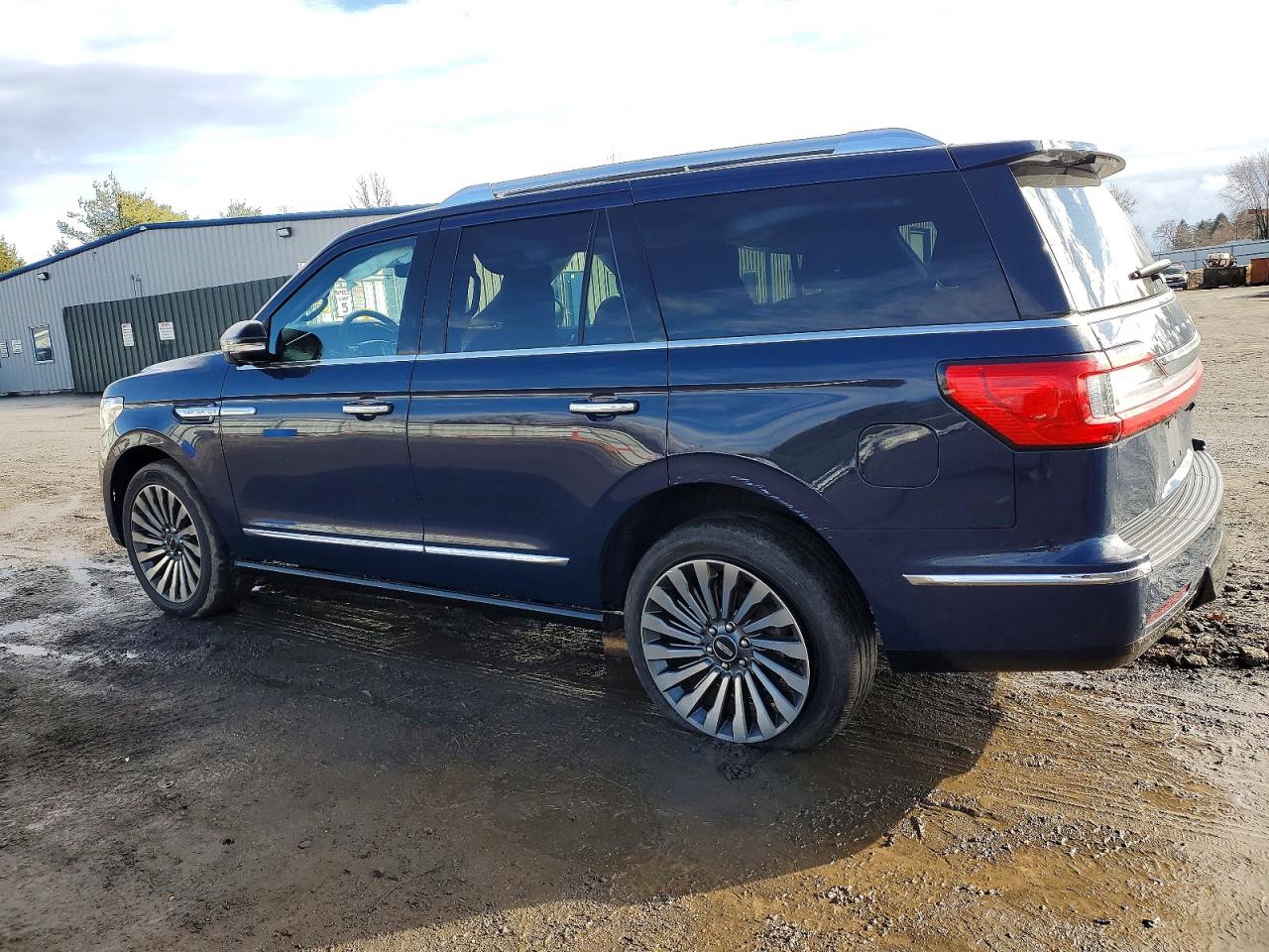 2019 LINCOLN NAVIGATOR RESERVE photo 3