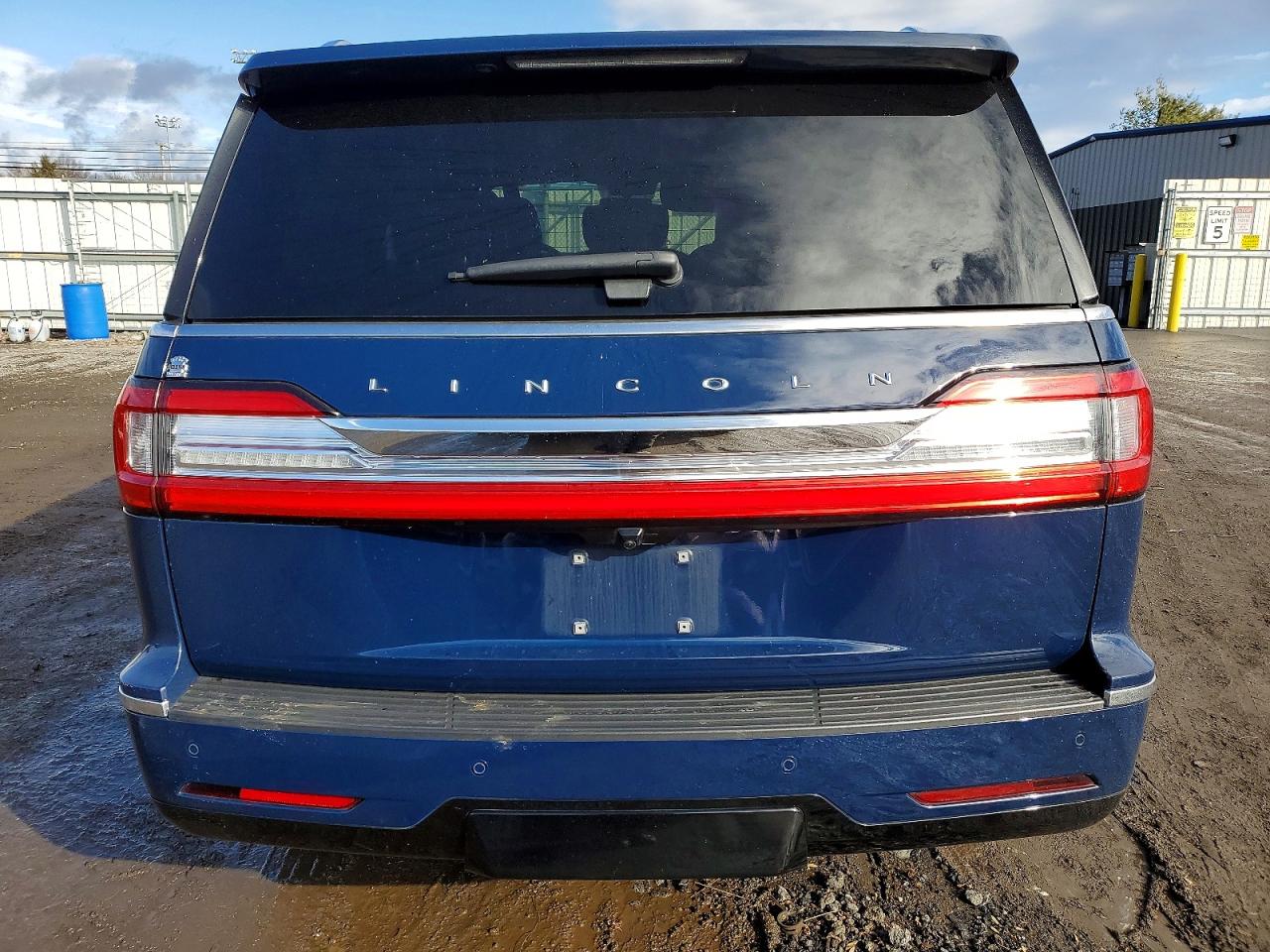 2019 LINCOLN NAVIGATOR RESERVE photo 11