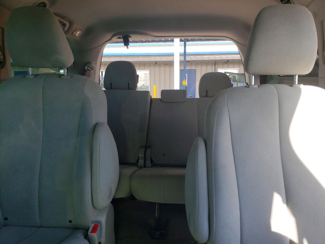 2013 TOYOTA SIENNA photo 10