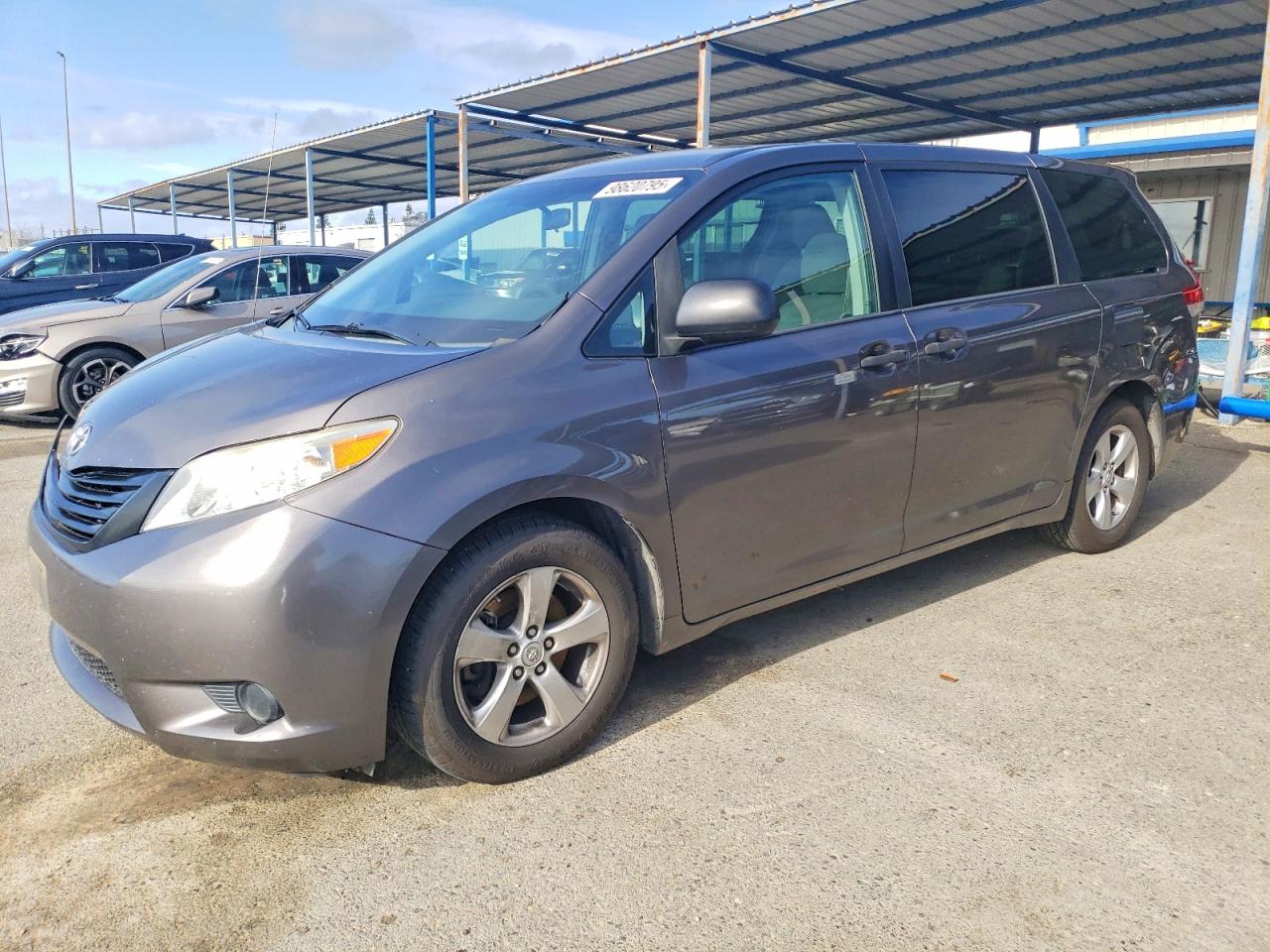 2013 TOYOTA SIENNA